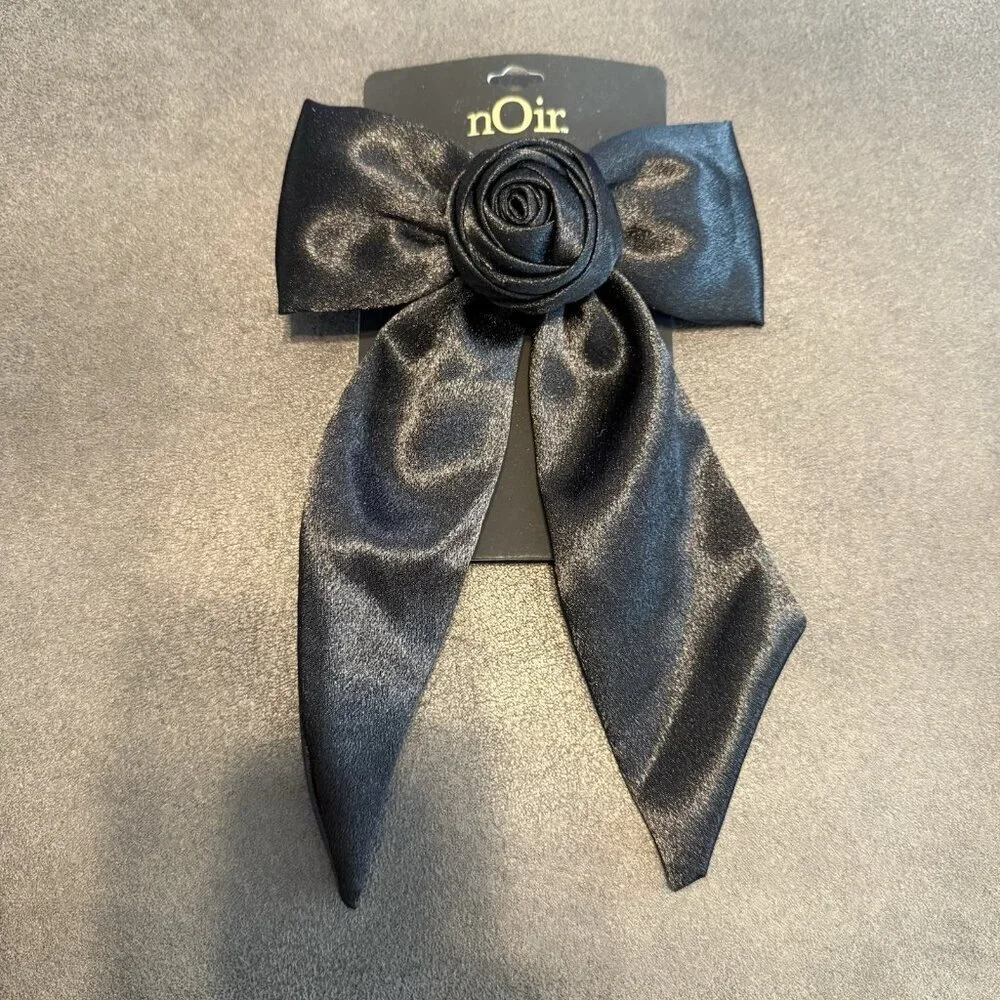 nOir Jewelry add romantic